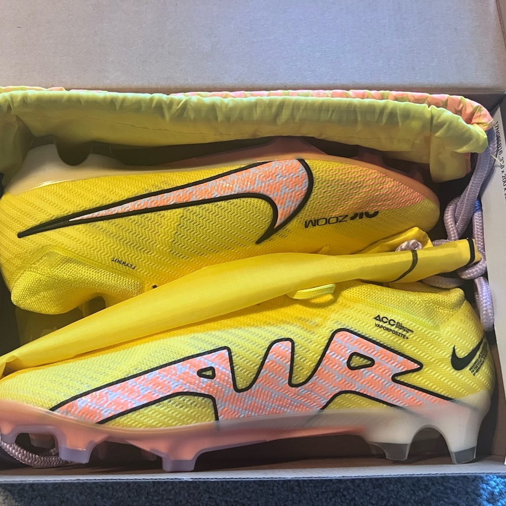 Zoom Superfly 9 Elite FG Yellow Strike/Sunset Glow Mens 10.5 New in box.